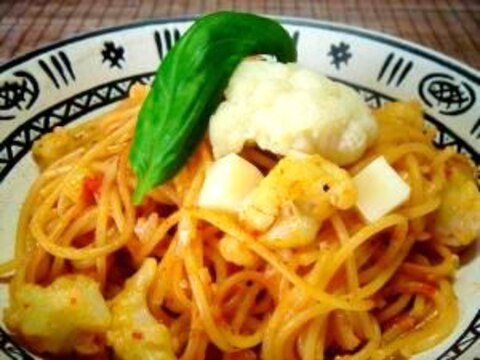 お手軽カリフラワーとトマトソースのスパゲッティー